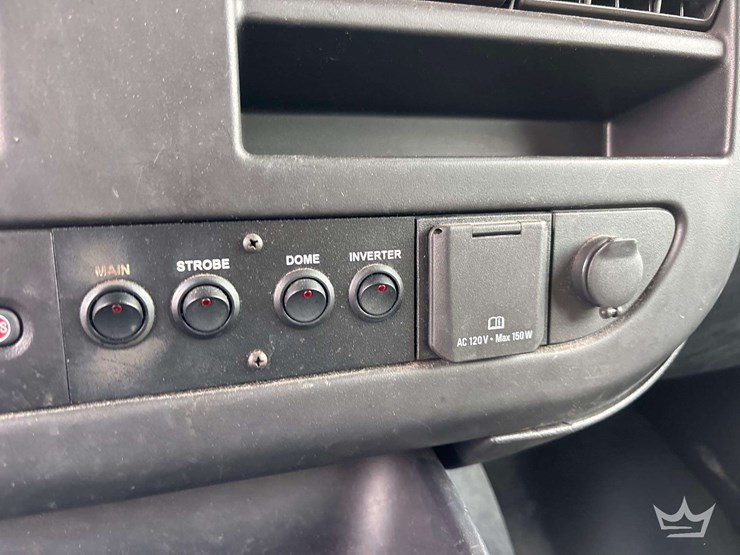2017-chevrolet-express-2500-image-21