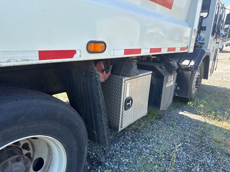 #8-•-2017-crane-carrier-heil-rear-load-garbage-truck-image-46