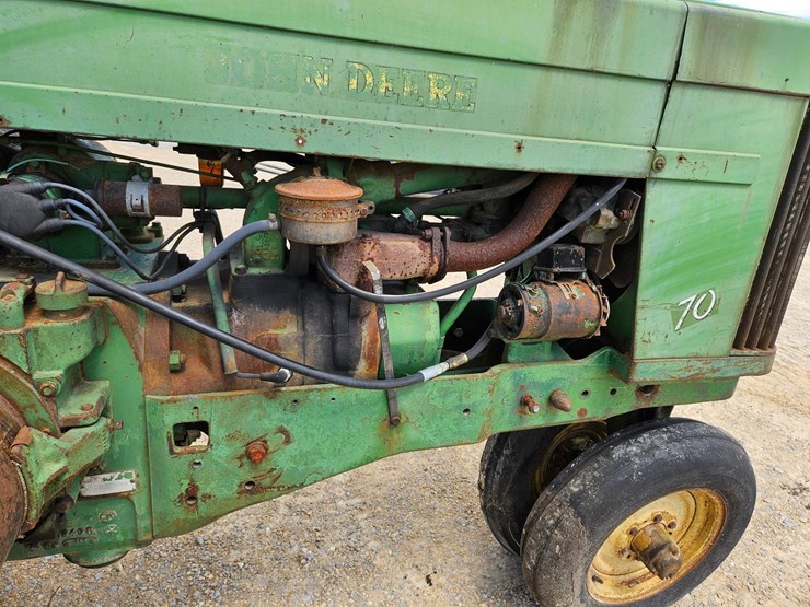 john-deere-70-image-12