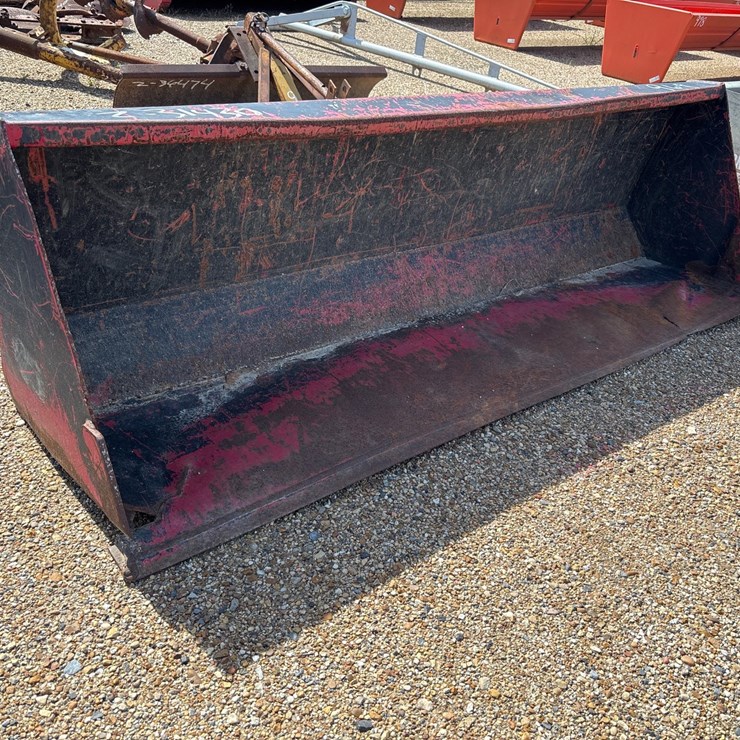 #969 • MAHINDRA TRACTOR BUCKET