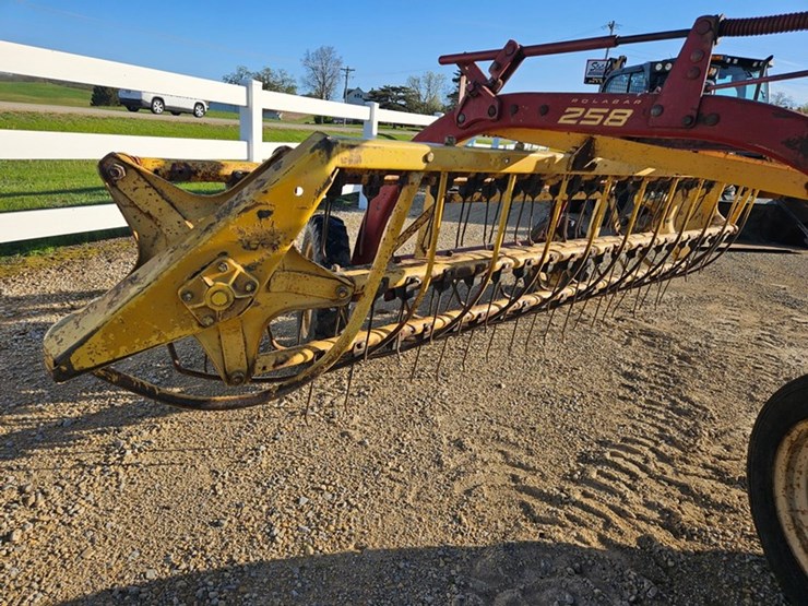 new-holland-258-image-11