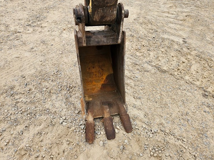 new-holland-e35sr-image-11