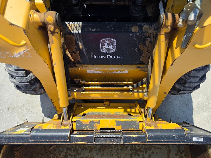 2007-deere-320d-image-5