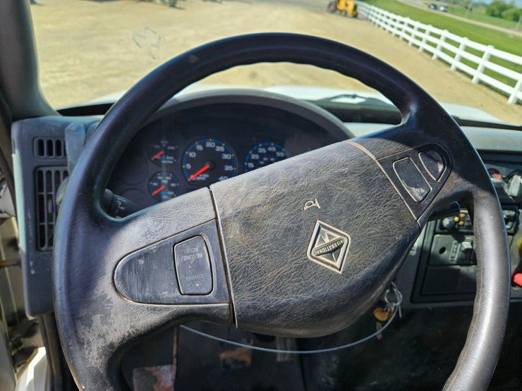 2004-international-durastar-4300-image-40