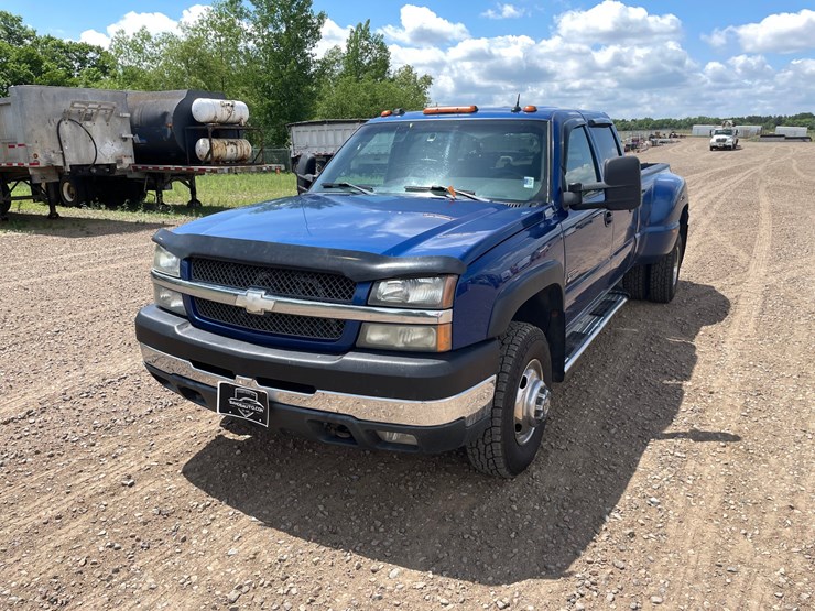 2004-chevrolet-silverado-3500-image-1