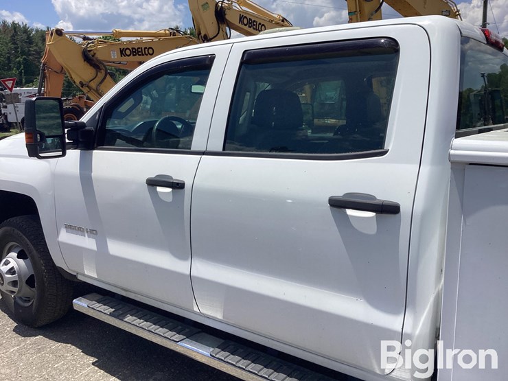 2018-chevrolet-silverado-3500-image-9