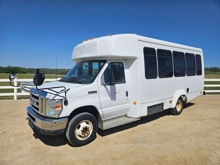 2012-ford-e350-image-1