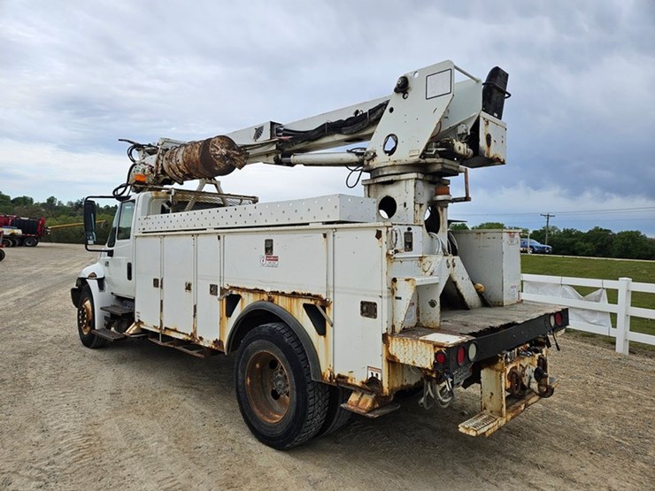 2005-international-durastar-4300-image-3