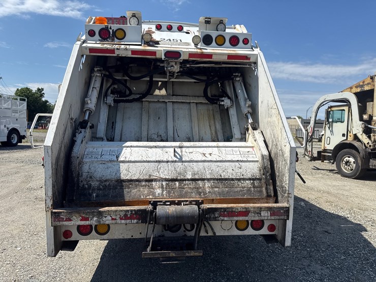 #9-•-2016-freightliner-heil-rear-load-garbage-truck-image-7
