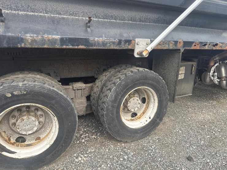 2014-freightliner-114sd-image-28