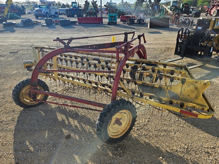 new-holland-258-image-5