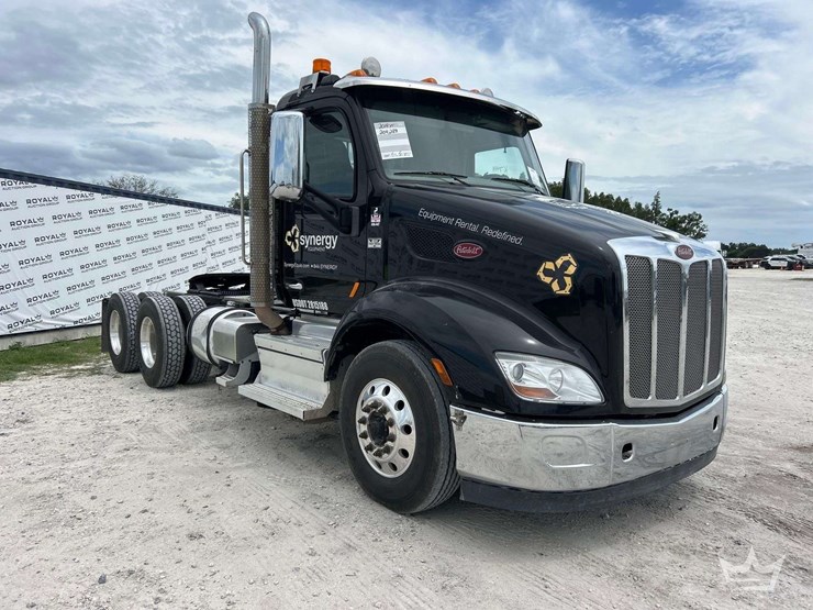 2019-peterbilt-579-image-2