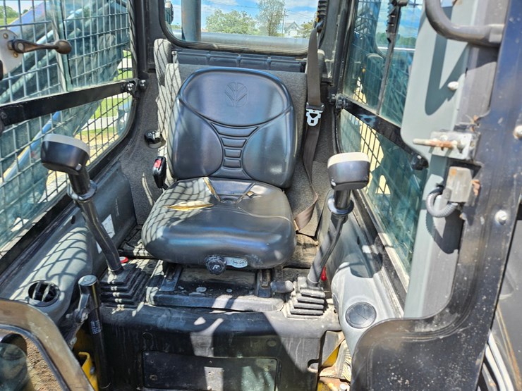 new-holland-c238-image-36