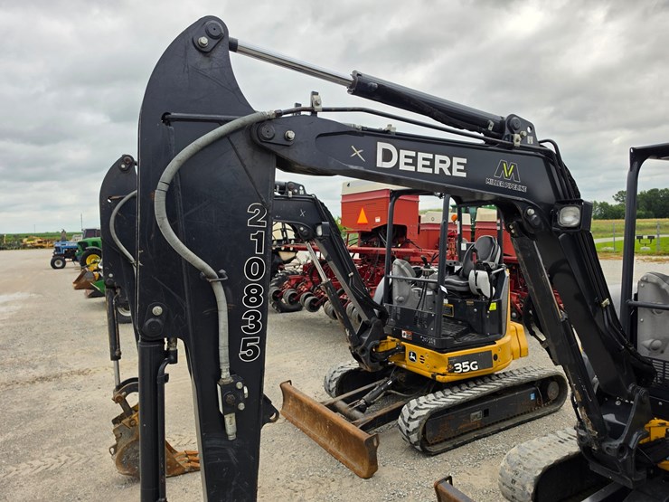 2020-deere-35g-image-3
