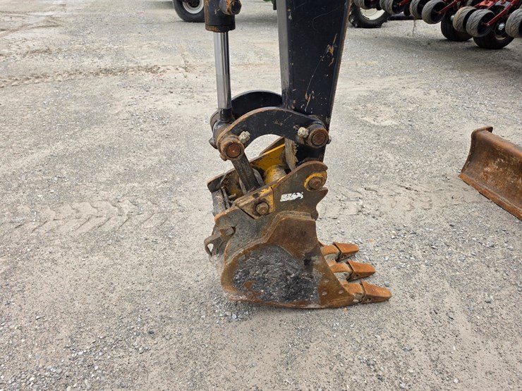 2020-deere-35g-image-2