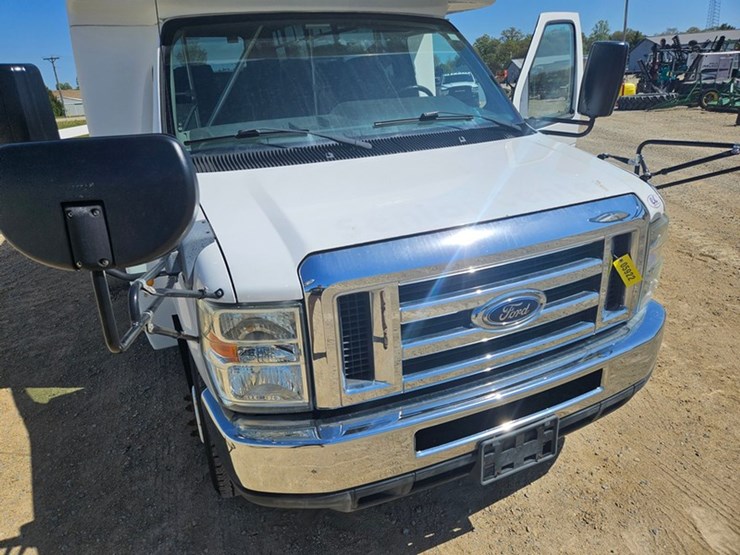 2012-ford-e350-image-43