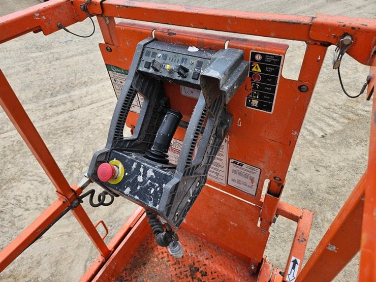2015-jlg-2632es-image-30