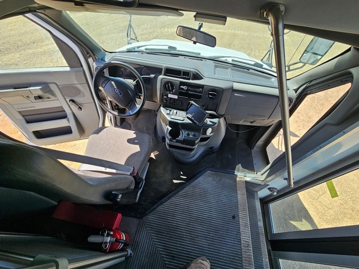 2012-ford-e350-image-30