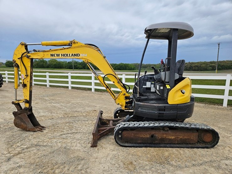 new-holland-e35sr-image-2