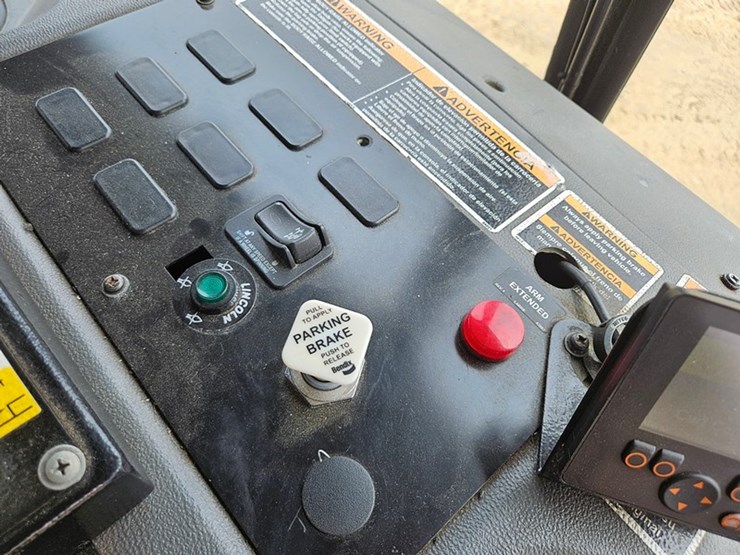 #5222-•-2015-peterbilt-garbage-truck-image-47