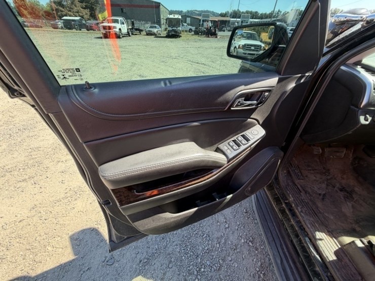 2018-chevrolet-tahoe-image-25