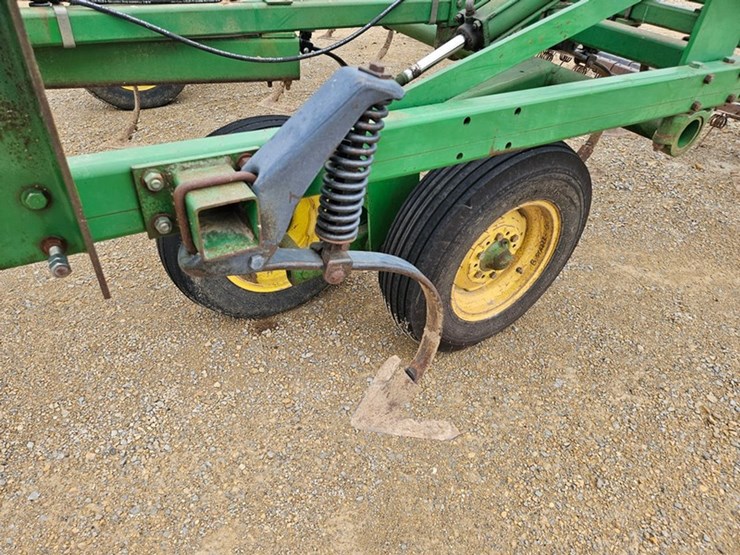 john-deere-16-image-30