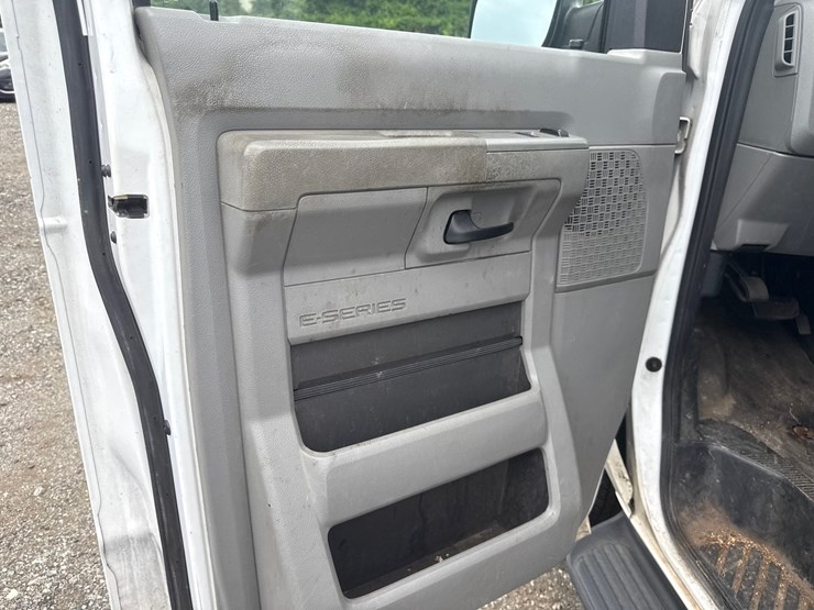 #24-•-2012-ford-van-image-25