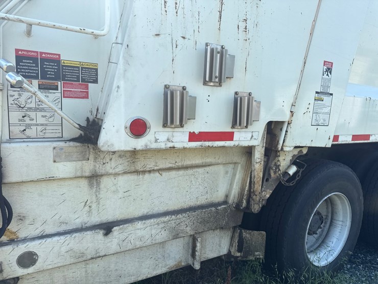 #8-•-2017-crane-carrier-heil-rear-load-garbage-truck-image-37