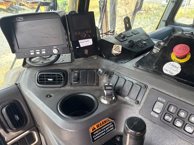 #5-•-2018-peterbilt-mammoth-front-loader-image-48