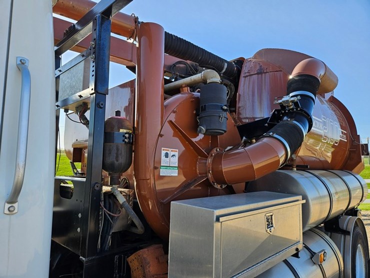 2001-vactor-2100-image-45