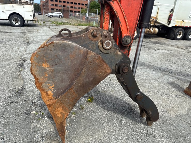 2012-kubota-kx080-3-image-16