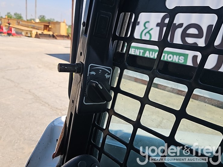 2018-bobcat-t750-image-29