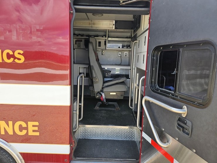 2016-ford-e450-image-54