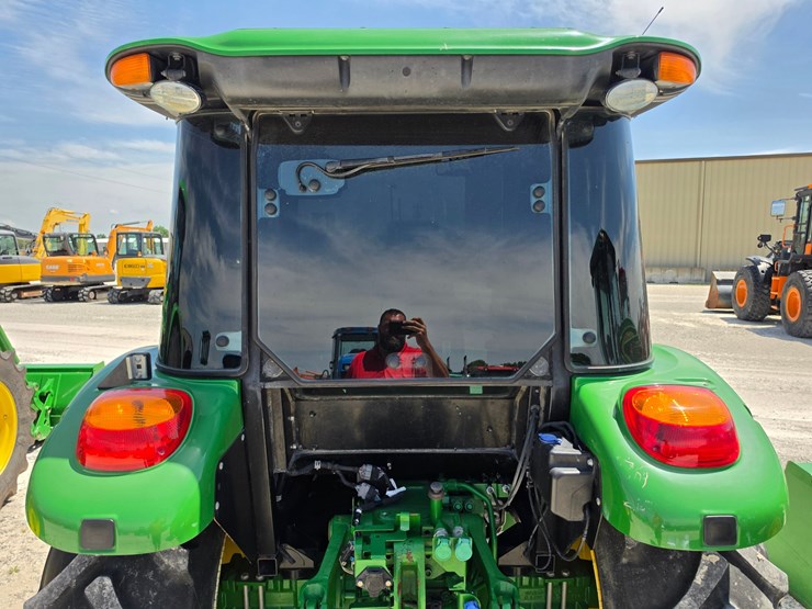 2023-john-deere-5067e-image-8