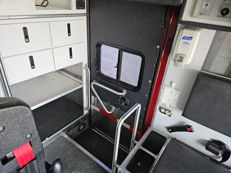 2016-ford-e450-image-38
