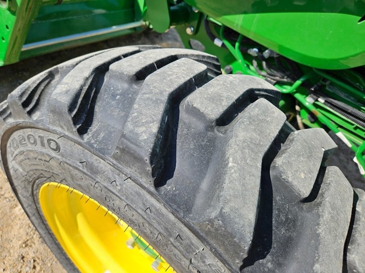 john-deere-4052m-image-40