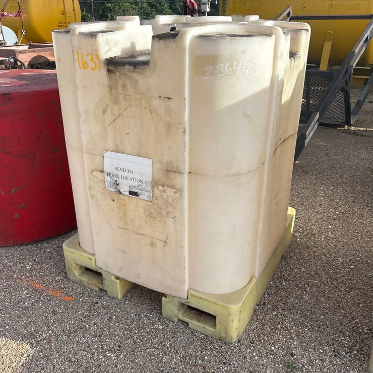 #1631 • 330 GALLON PLASTIC STORAGE OIL TANK