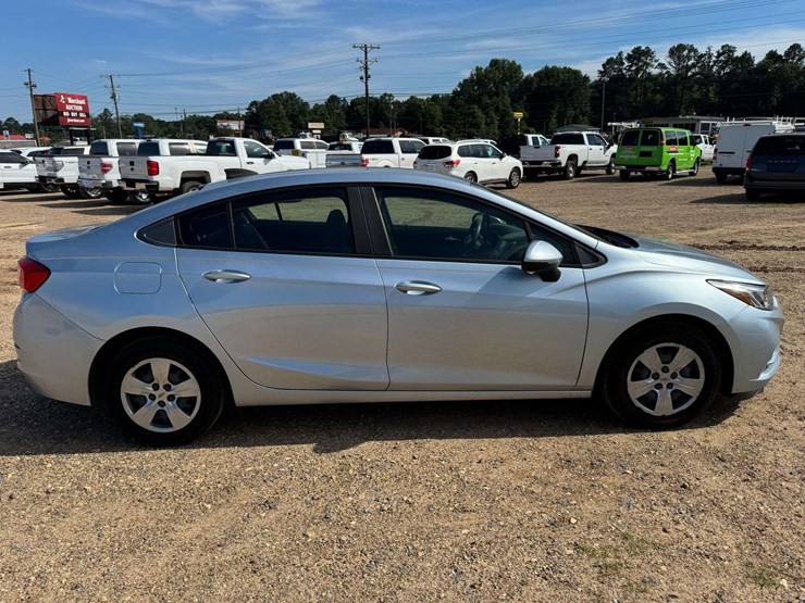 2018-chevrolet-cruze-ls-4-door-sedan-(73,376-miles)-image-7