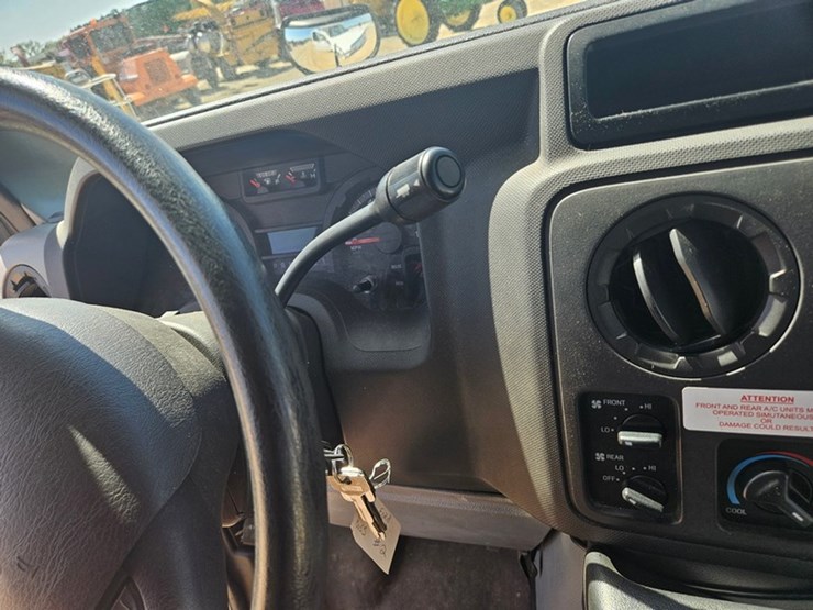 2012-ford-e350-image-17