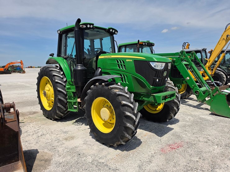 2022-john-deere-6155m-image-1