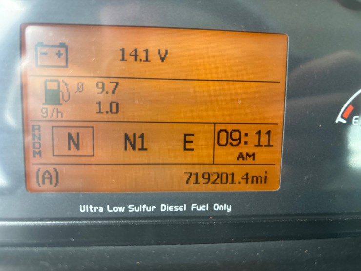 2016-volvo-vnl64t300-image-11