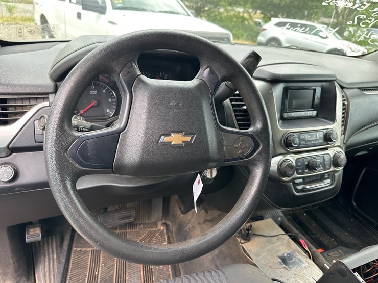 2015-chevrolet-tahoe-image-30