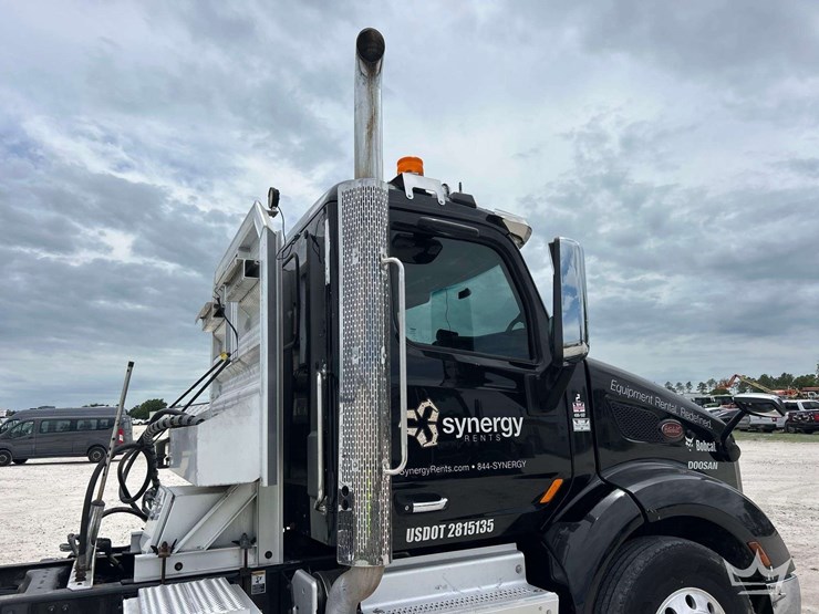 2018-peterbilt-579-image-37