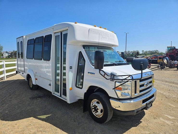 2012-ford-e350-image-7