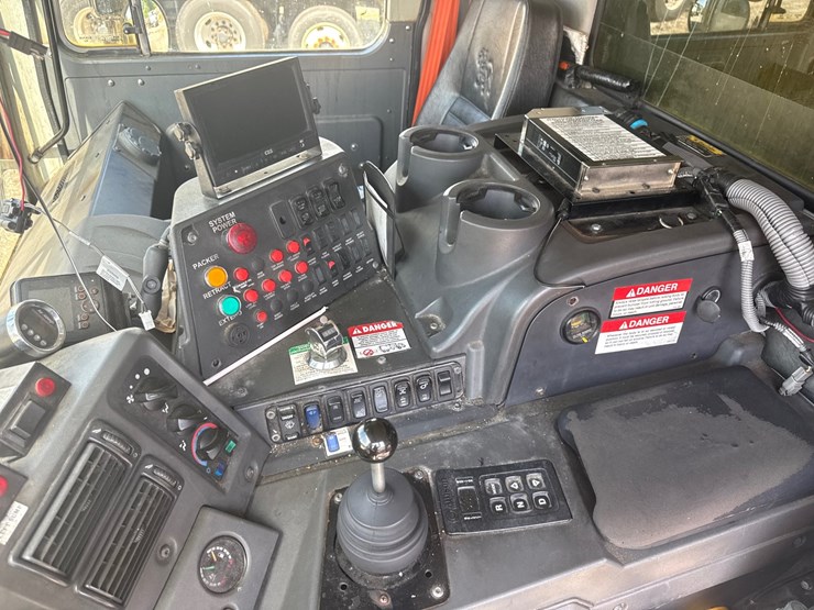 #7-•-2015-mack-heil-front-loader-image-56