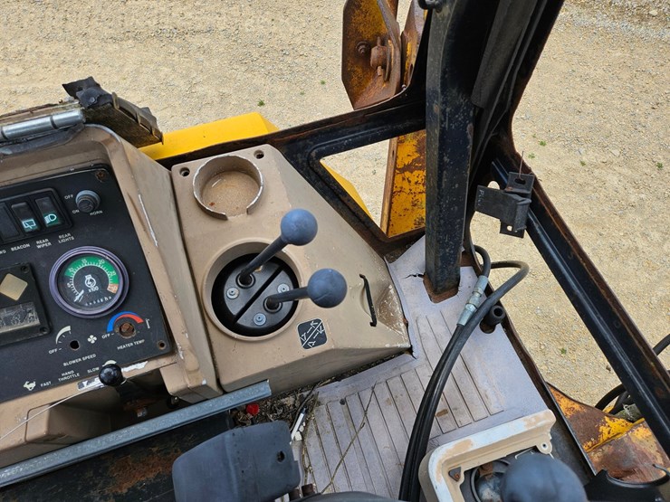 deere-410d-image-22