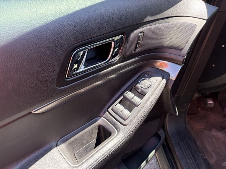 2018-ford-explorer-image-27