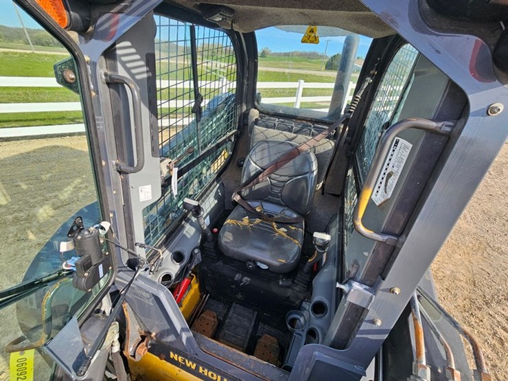new-holland-l218-image-16