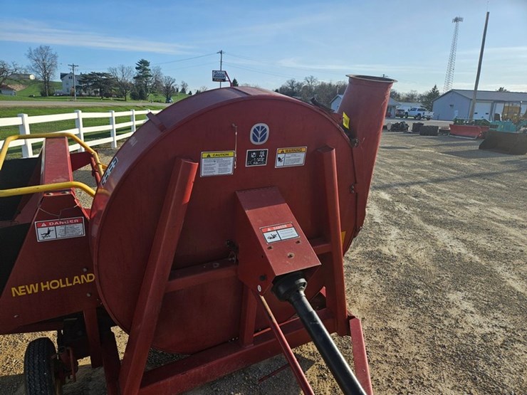 new-holland-f62b-image-11