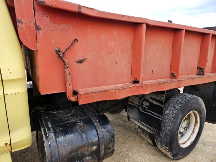 1975-ford-f750-image-10
